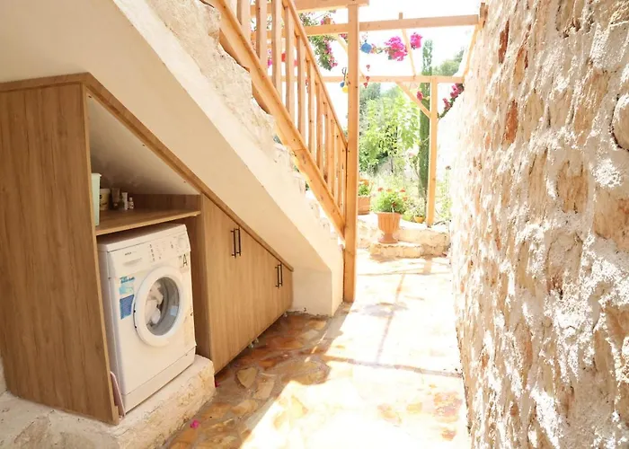 Istlada Tas Ev - Kekova View Kapaklı